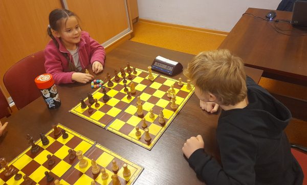 Fotografia. Zajęcia sekcji szachowej.