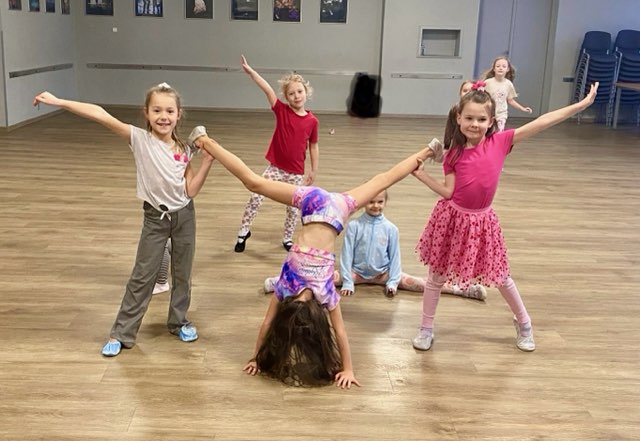 Fotografia. Zajęcia sekcji taneczne Arabeska.