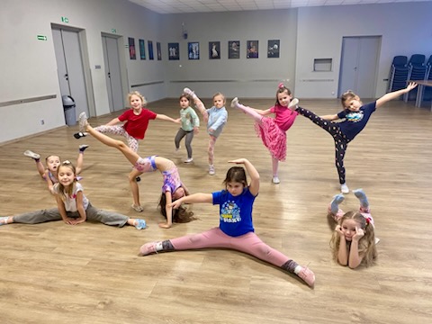 Fotografia. Zajęcia sekcji taneczne Arabeska.